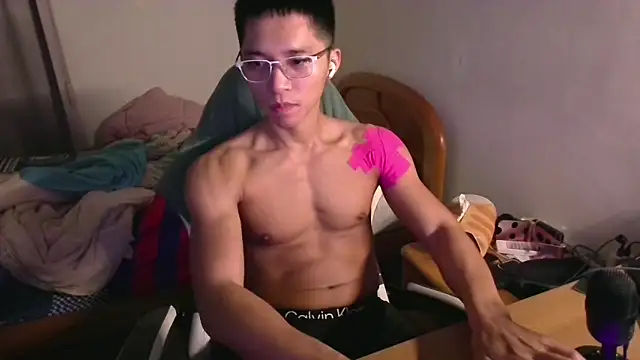 Snapshot of iron0401 chatting on February 26, 5:12 pm iron0401 online show from February 26, 5:12 pm