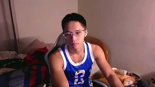 Snapshot of iron0401 chatting on March 7, 7:00 pm iron0401 online show from March 7, 7:00 pm