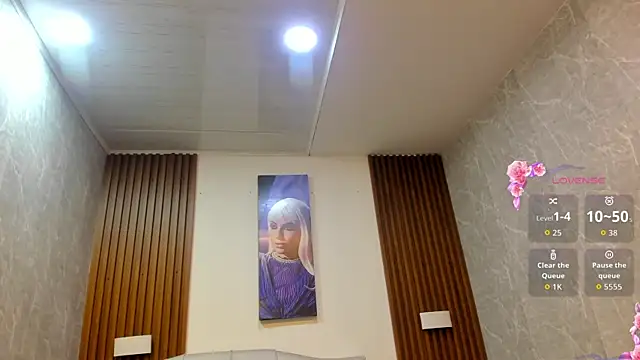 Sophi Thaylorr online show from March 28, 1:43 pm