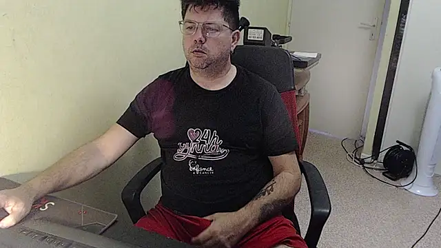 blueandwhite1 online show from October 25, 7:27 am