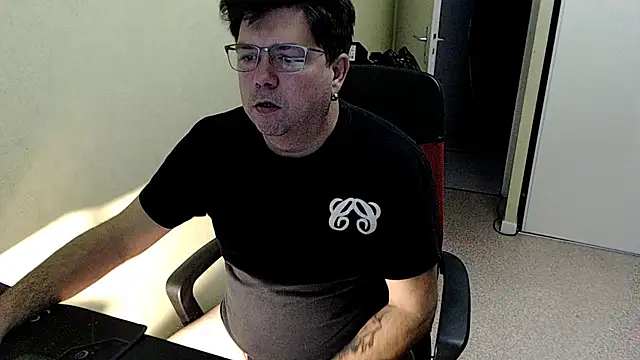 blueandwhite1 online show from December 3, 8:34 am