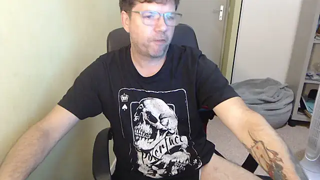 blueandwhite1 online show from June 21, 8:28 am