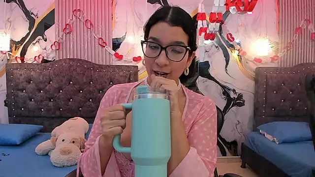 Snapshot of GiaCutee chatting on February 26, 3:16 am GiaCutee online show from February 26, 3:16 am