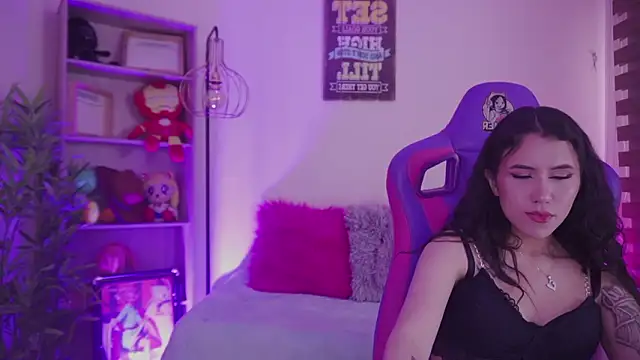  chloe moons  online show from February 3, 7:41 pm