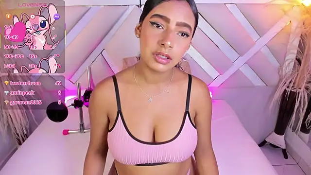 Zoe-Johnson  online show from June 11, 12:32 am