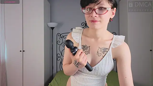 Snapshot of oliviafairy1 chatting on September 10, 1:05 am oliviafairy1 online show from September 10, 1:05 am