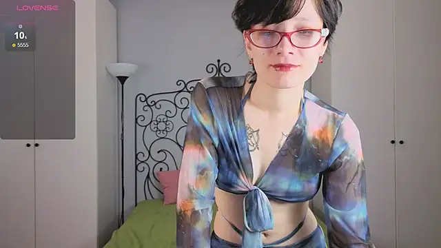 Snapshot of oliviafairy1 chatting on September 12, 1:06 am oliviafairy1 online show from September 12, 1:06 am