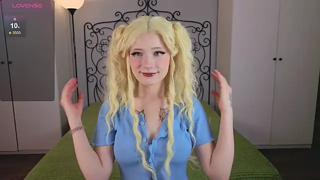 Snapshot of oliviafairy1 chatting on September 20, 3:24 pm oliviafairy1 online show from September 20, 3:24 pm