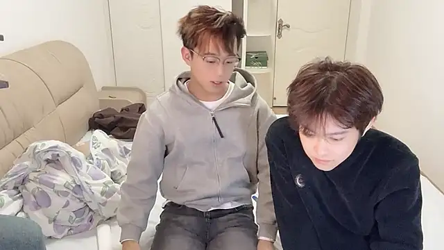 STxuguanhan online show from December 3, 1:42 pm