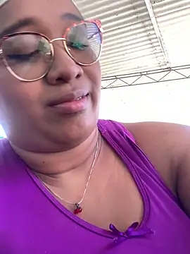 Snapshot of Yera_brown69 chatting on October 22, 8:08 pm Yera brown69 online show from October 22, 8:08 pm