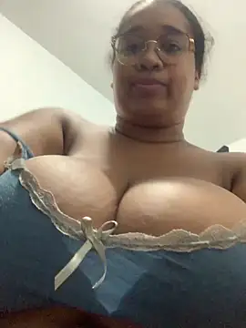 Snapshot of Yera_brown69 chatting on December 14, 1:22 am Yera brown69 online show from December 14, 1:22 am