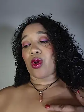 Snapshot of Yera_brown69 chatting on June 20, 9:28 pm Yera brown69 online show from June 20, 9:28 pm