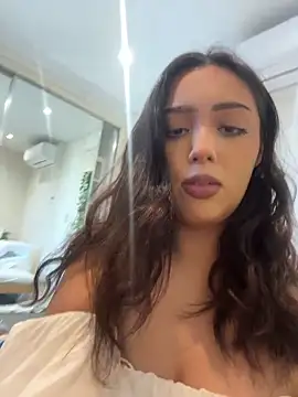 chloerossi18 online show from December 18, 4:40 am