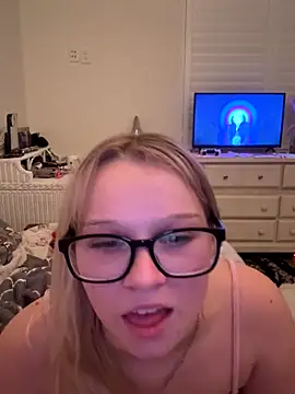 Snapshot of xoxokayy18 chatting on October 7, 6:10 am xoxokayy18 online show from October 7, 6:10 am