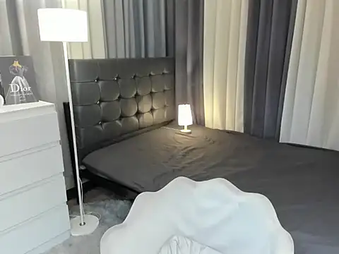 Snapshot of Blaire_Samantha chatting on November 29, 5:32 am Blaire Samantha online show from November 29, 5:32 am