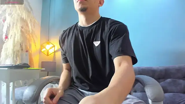 Snapshot of Eross_Santy chatting on October 28, 3:36 pm Eross Santy online show from October 28, 3:36 pm