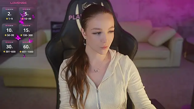 Snapshot of Ella_054 chatting on February 11, 11:43 pm Ella 054 online show from February 11, 11:43 pm