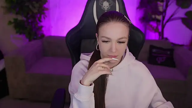 Snapshot of Ella_054 chatting on February 16, 11:01 pm Ella 054 online show from February 16, 11:01 pm