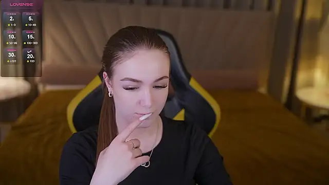 Snapshot of Ella_054 chatting on February 19, 7:32 pm Ella 054 online show from February 19, 7:32 pm