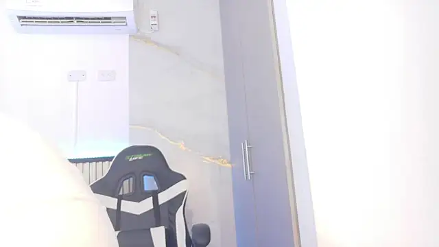 Sammy Lovee online show from September 19, 7:25 pm