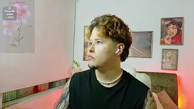  tylerr  online show from September 9, 3:06 am