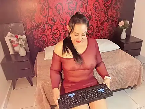 Snapshot of LucianaBlackwell chatting on October 2, 1:40 pm LucianaBlackwell online show from October 2, 1:40 pm