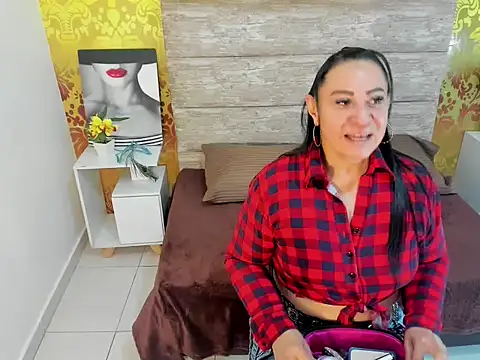 Snapshot of LucianaBlackwell chatting on October 16, 3:02 pm LucianaBlackwell online show from October 16, 3:02 pm