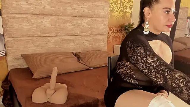 Snapshot of LucianaBlackwell chatting on October 24, 1:51 pm LucianaBlackwell online show from October 24, 1:51 pm