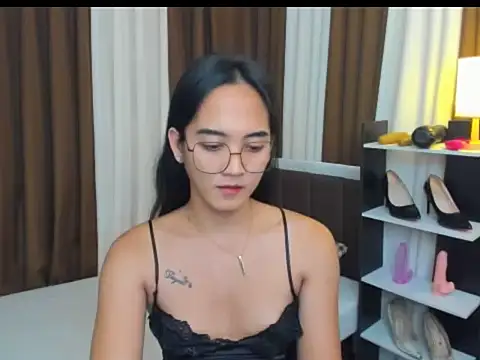 URHottestAngel online show from September 20, 5:30 am