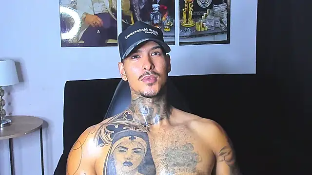 Snapshot of jiro_kenji1 chatting on February 11, 6:40 am jiro kenji1 online show from February 11, 6:40 am