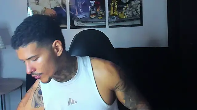 Snapshot of jiro_kenji1 chatting on March 24, 2:44 pm jiro kenji1 online show from March 24, 2:44 pm