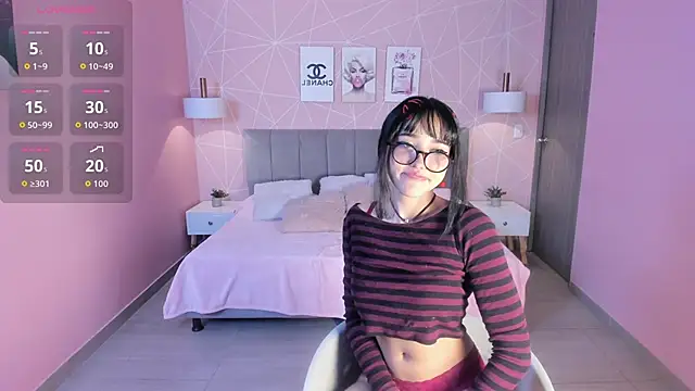 ela petit online show from October 4, 12:58 pm