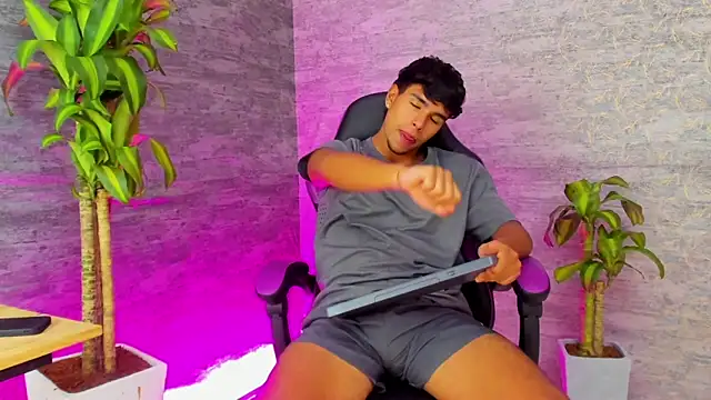 Snapshot of CHR58_ chatting on September 8, 11:37 pm CHR58  online show from September 8, 11:37 pm