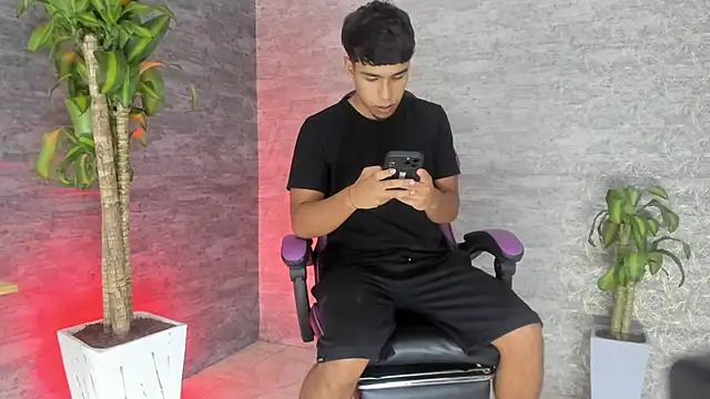 Snapshot of CHR58_ chatting on September 22, 12:56 am CHR58  online show from September 22, 12:56 am