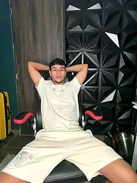 Snapshot of CHR58_ chatting on October 23, 12:43 am CHR58  online show from October 23, 12:43 am