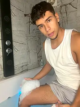 Snapshot of CHR58_ chatting on October 23, 7:01 pm CHR58  online show from October 23, 7:01 pm