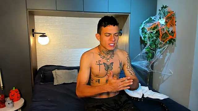 MrJustin  online show from October 26, 8:26 pm