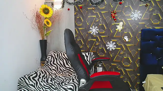 miss leidy  online show from November 27, 3:30 am