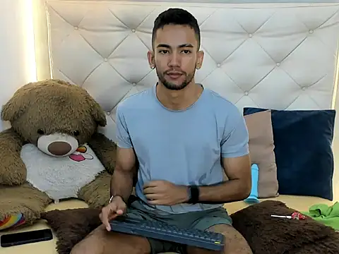 Snapshot of MaicolParker_ chatting on March 20, 1:27 pm MaicolParker online show from March 20, 1:27 pm