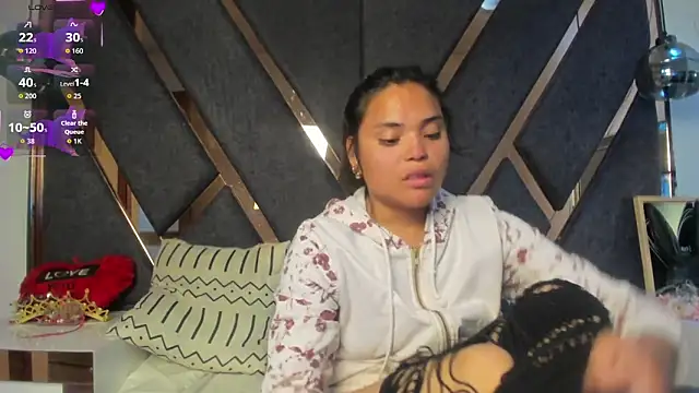 LunaTeenx69 online show from September 9, 1:43 pm