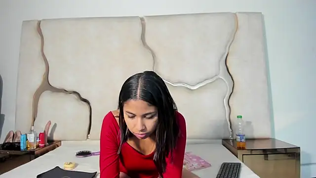 Snapshot of Amaia_Sophia chatting on December 15, 7:18 pm Amaia Sophia online show from December 15, 7:18 pm