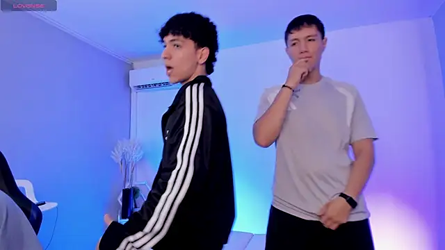 Handsomeboyss19 online show from May 13, 8:38 pm