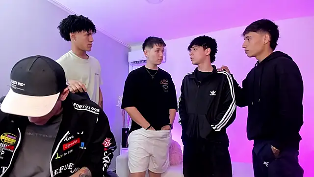 Handsomeboyss19 online show from June 2, 8:11 pm