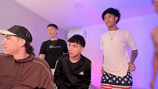 Handsomeboyss19 online show from June 18, 11:42 pm