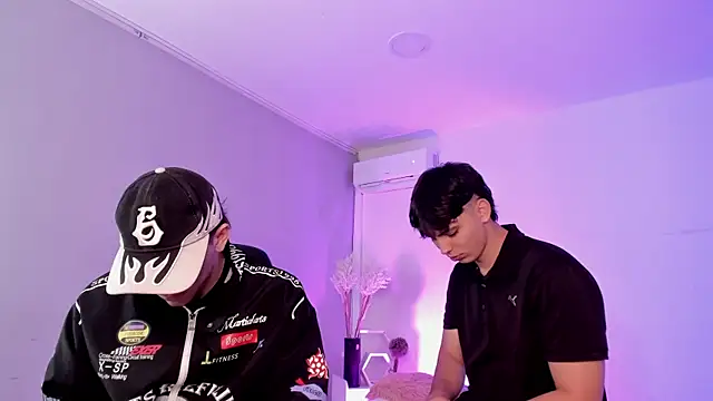 Handsomeboyss19 online show from June 20, 1:03 pm