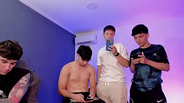 Handsomeboyss19 online show from June 26, 1:04 pm