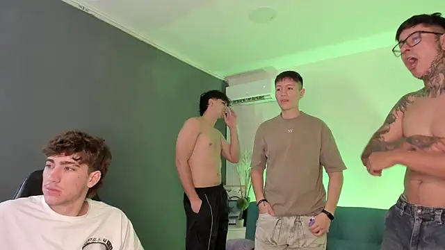 Handsomeboyss19 online show from July 31, 7:24 pm