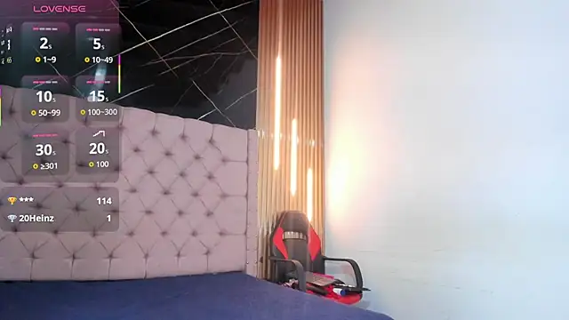 Snapshot of Emily_Brown18 chatting on October 1, 3:45 am Emily Brown18 online show from October 1, 3:45 am