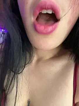 Mia salinass online show from June 6, 10:36 pm