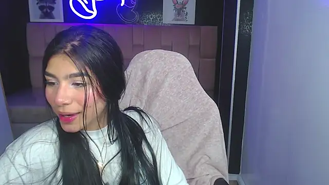 Melanny b  online show from September 15, 8:20 pm